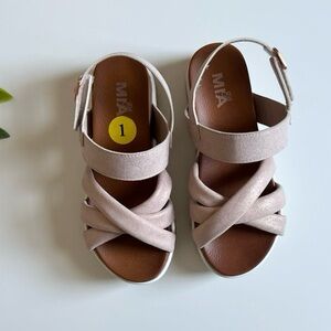 NWOT girls mia sandals